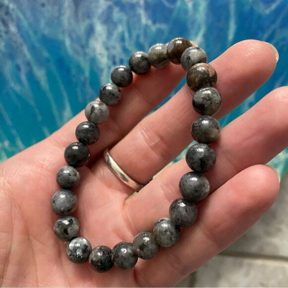 Handmade crystal bracelet // larvikite & glaucophane // 7” average wrist size - Picture 3 of 4